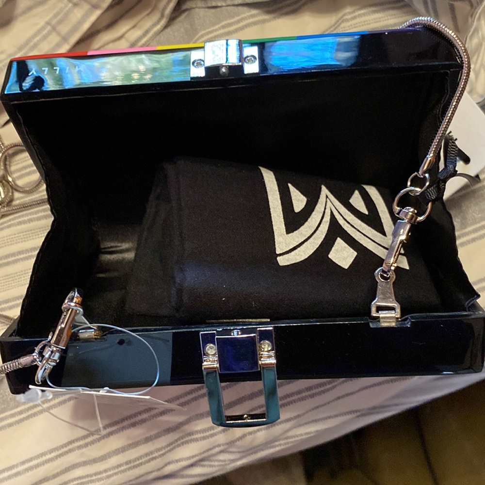 NWT MILLY BITE ME LIP CLUTCH - Picture 5 of 6